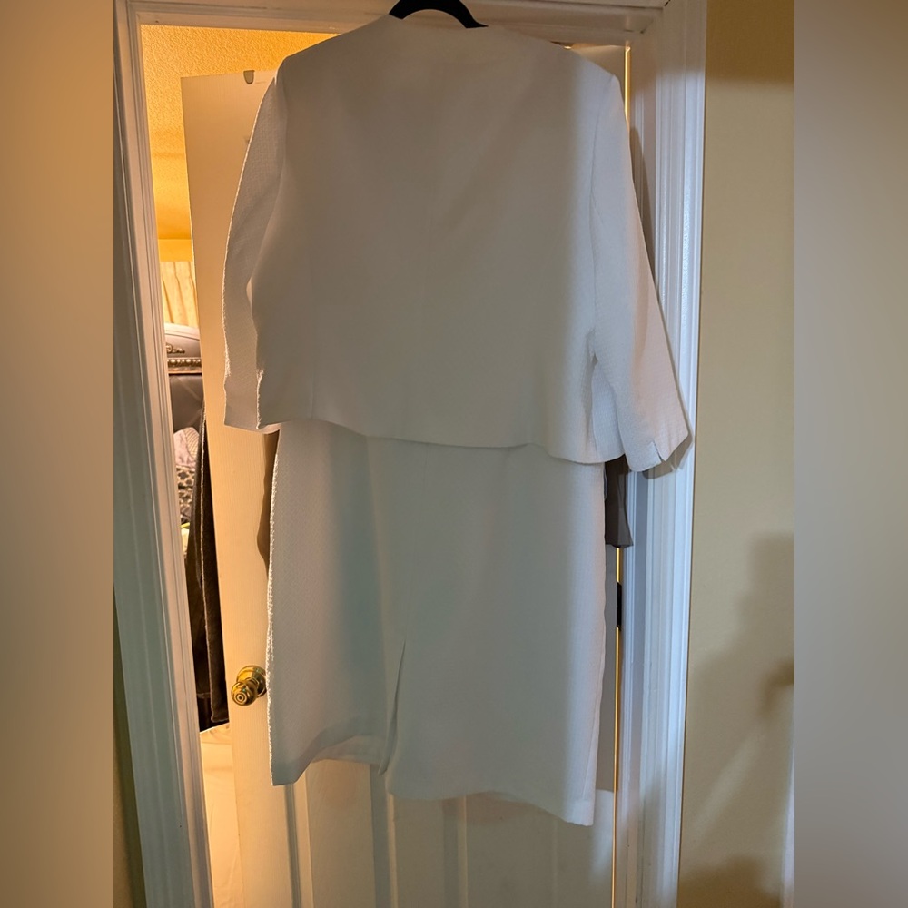 Elegant Cream Midi Dress with Matching Jacket - Picture 2 of 2
